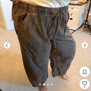 GAP Women’s Brown Distressed Barrel Jeans